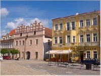 Hotel s lidovou retro restaurac a letn zahrdkou v centru msta.